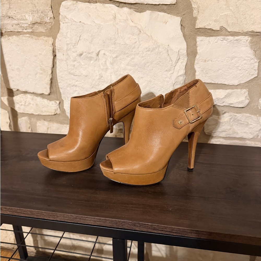 Enzo Angiolini Tan Peep-Toe Heels